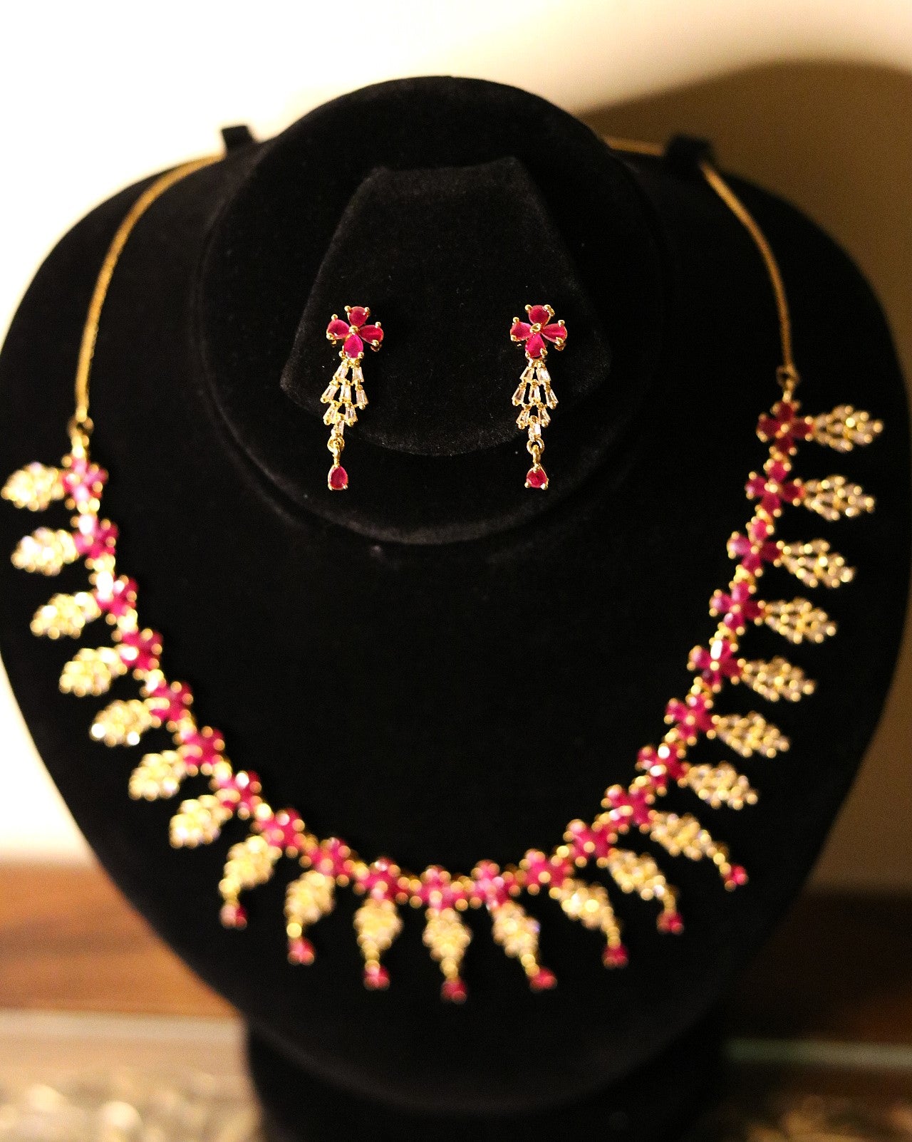 American diamond-cut Zircon set